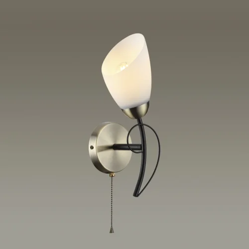 Бра с выключателем Comfi 4592/1W Lumion белый на 1 лампа, основание бронзовое в стиле классический  фото 3