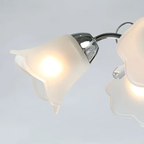 Люстра потолочная Моника 372015305 DeMarkt белая на 5 ламп, основание хром в стиле классический  фото 4