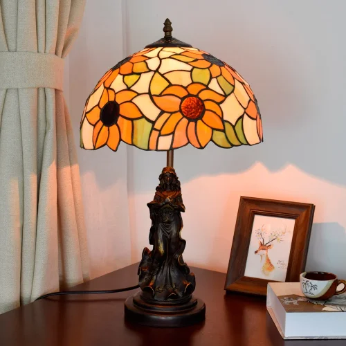 Настольная лампа Тиффани Sunflower OFT877 Tiffany Lighting разноцветная оранжевая зелёная белая 1 лампа, основание коричневое металл в стиле тиффани цветы девушка фото 3